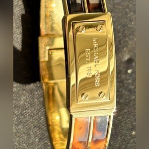 Michael Kors faux tortoise & gold plated bracelet